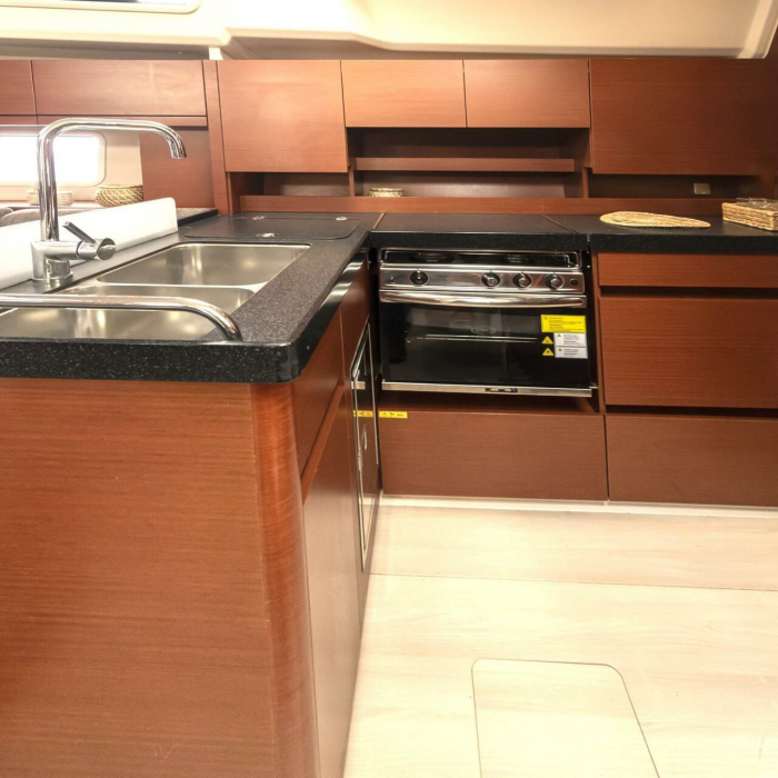 Bea - Water maker, Solar Panel | Hanse 458 photo 10