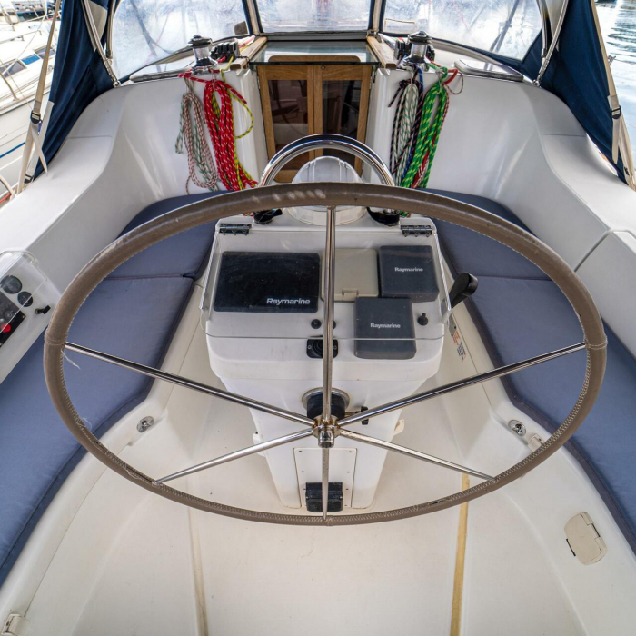 Aeolian Too (Solar, heating, Plotter) | Oceanis 393 Clipper photo 5