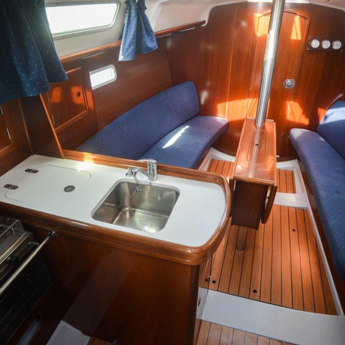 Despina | Oceanis Clipper 323 photo 18