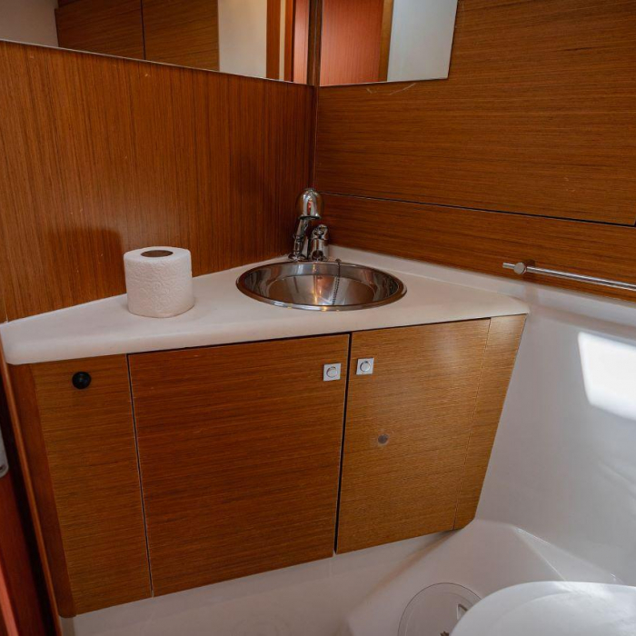 Ana B. | Sun Odyssey 49i photo 17