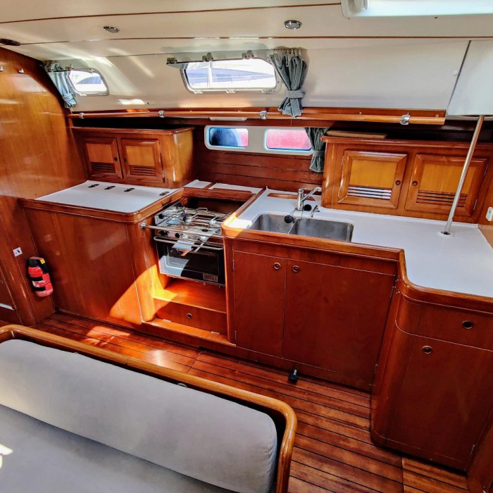 Rose Runner | Oceanis Clipper 461 photo 8