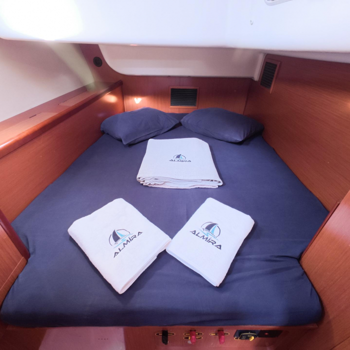 Lilium | Beneteau 43 photo 31