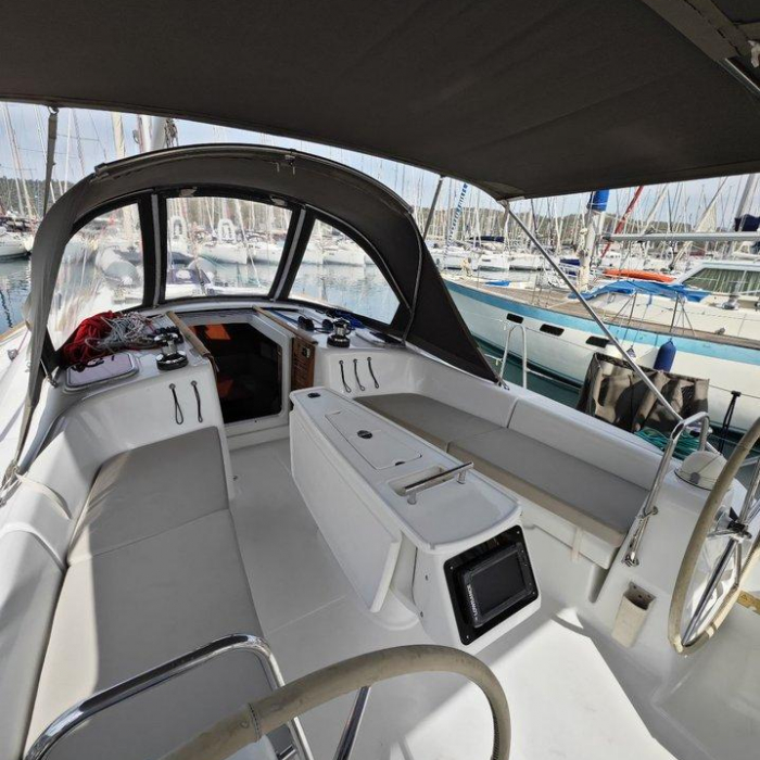 Violet | Oceanis 40 photo 5