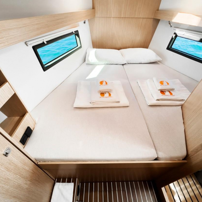 Coconut | Bavaria C38 photo 3