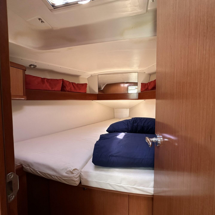 Blu | Oceanis 34 photo 8