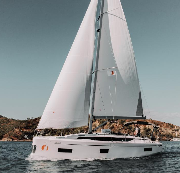 Arinna | Bavaria C38 photo 5