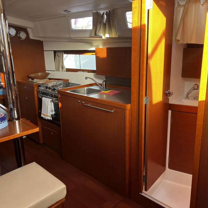 Albarosa | Oceanis 35.1 photo 6