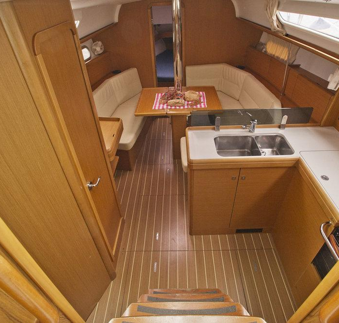 Lauren | Sun Odyssey 36i photo 15