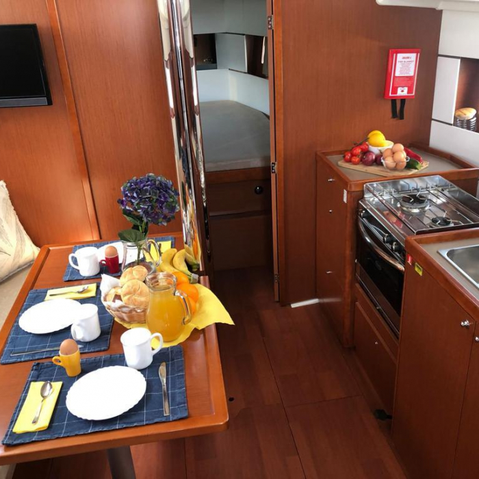 Sailor Jupiter | Oceanis 38.1 photo 9