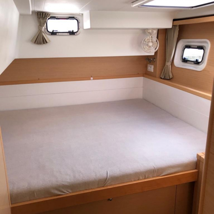 Deep Blue | Lagoon 39 photo 10