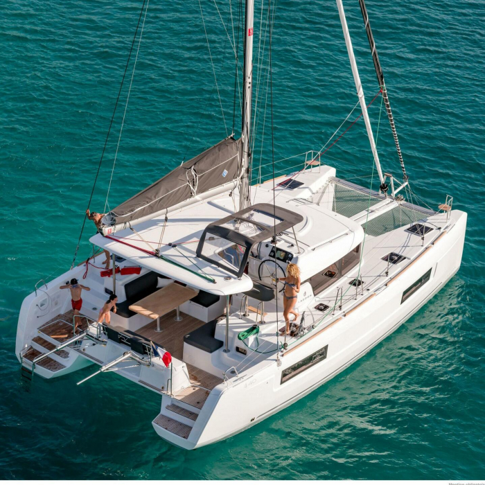 Cotopaxi | Lagoon 40 photo 1