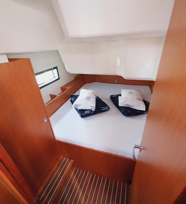 Lucia | Bavaria C42 photo 12