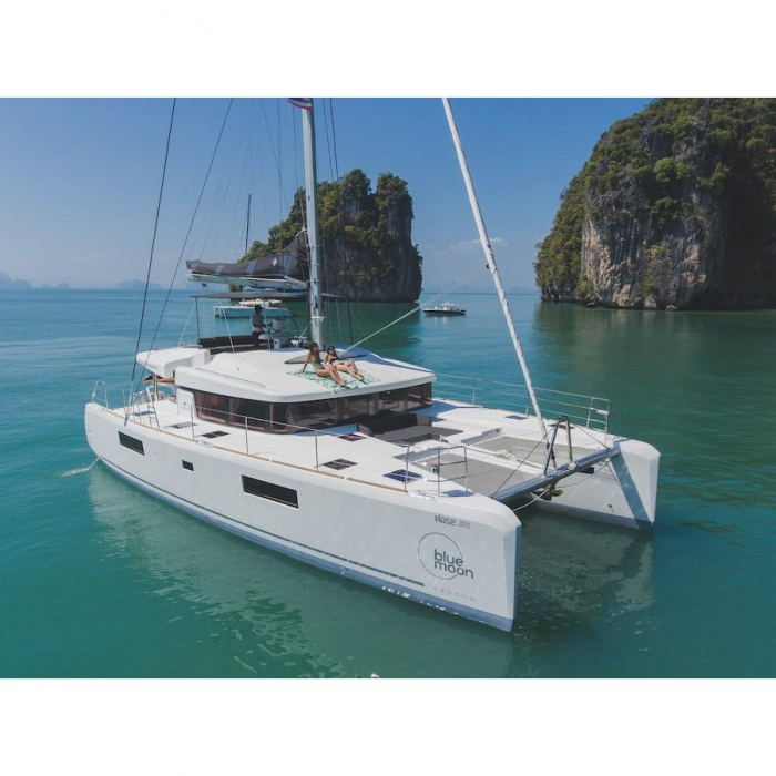 Blue Moon | Lagoon 52F photo 6