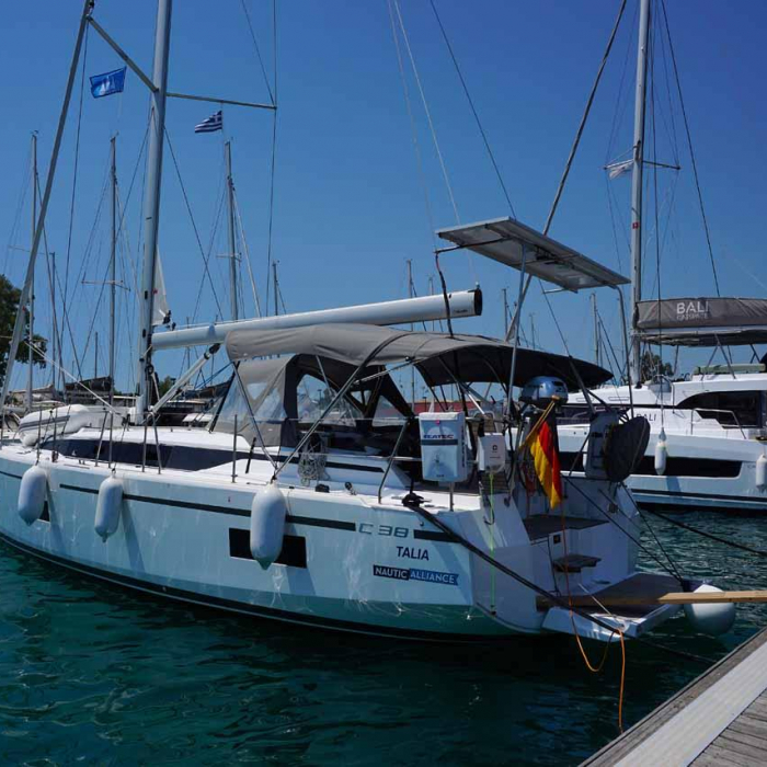 Talia | Bavaria C38 photo 17