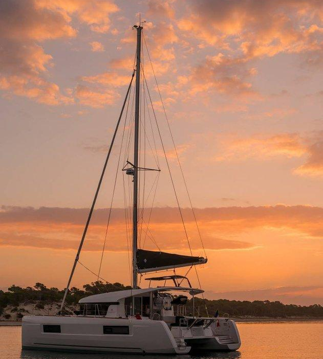 Cotopaxi | Lagoon 40 photo 3