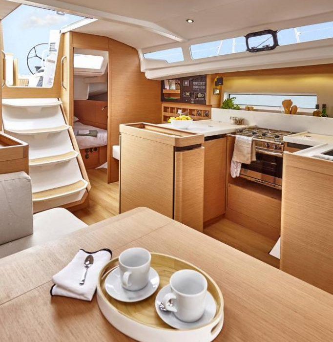 Virginia (A/C, Gen. 10kVA, Watermaker 160L/h, Electric Winch) | Sun Odyssey 440 photo 4