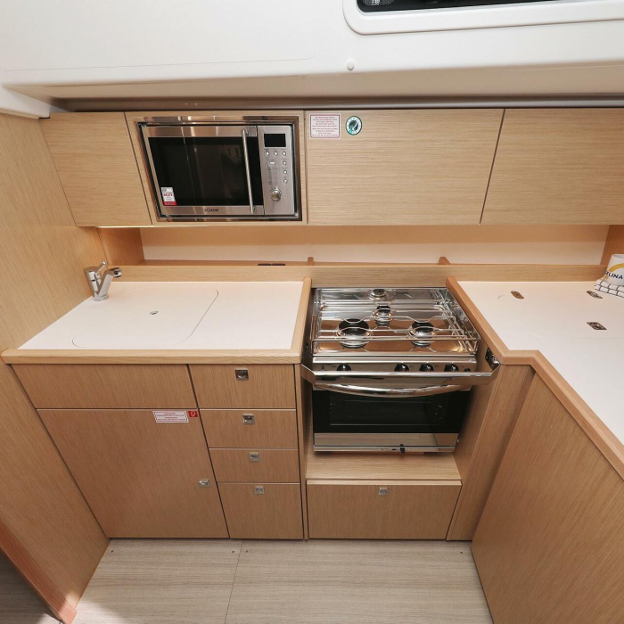 Levente | Bavaria C42 photo 16