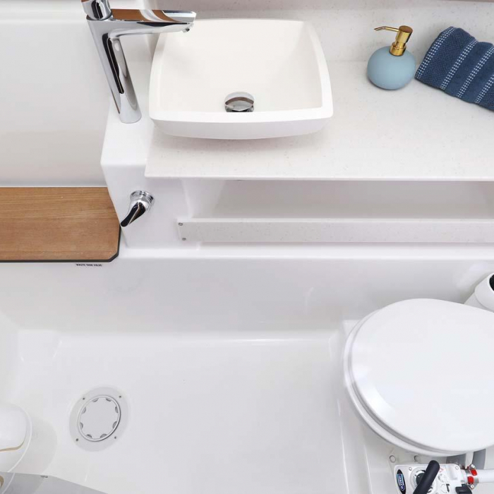 Lucia 1 | Dufour 430 photo 2