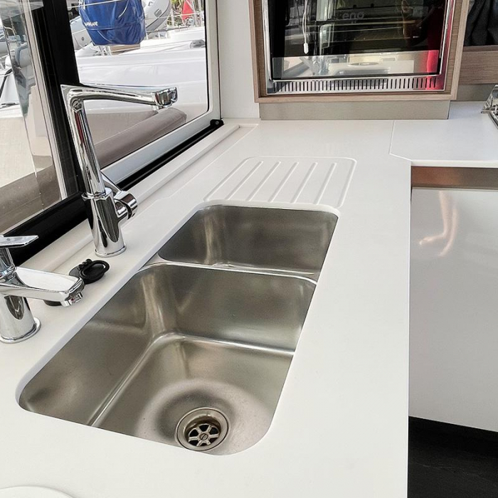 Barnacle | Fountaine Pajot Isla 40 photo 16