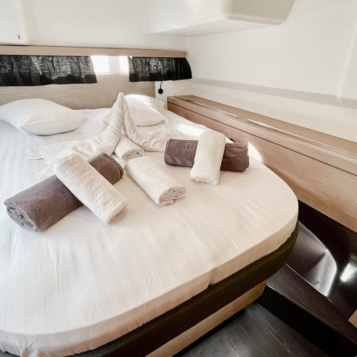 Barnacle | Fountaine Pajot Isla 40 photo 23