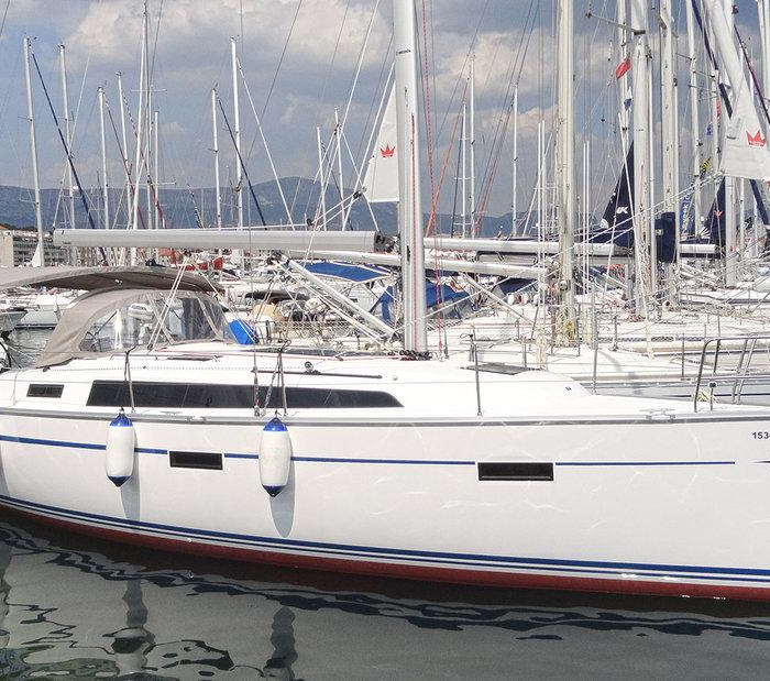 Lirica | Bavaria Cruiser 37 photo 9