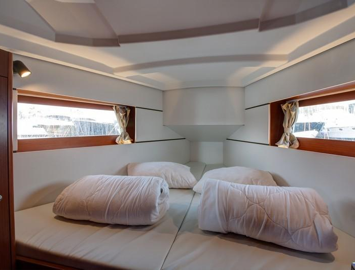 JEAN MICHEL | Beneteau Oceanis 35 photo 11