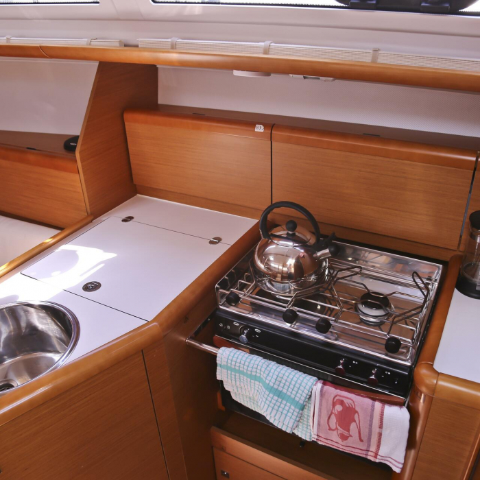 Galateia | Sun Odyssey 33i photo 6