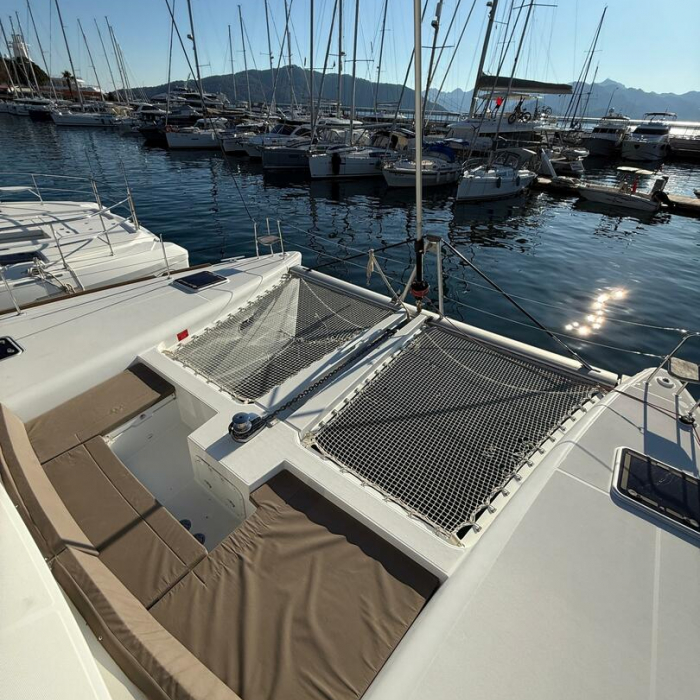 Lu Lu | Lagoon 450 Fly photo 8