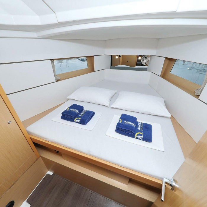 One | Oceanis 38 photo 6