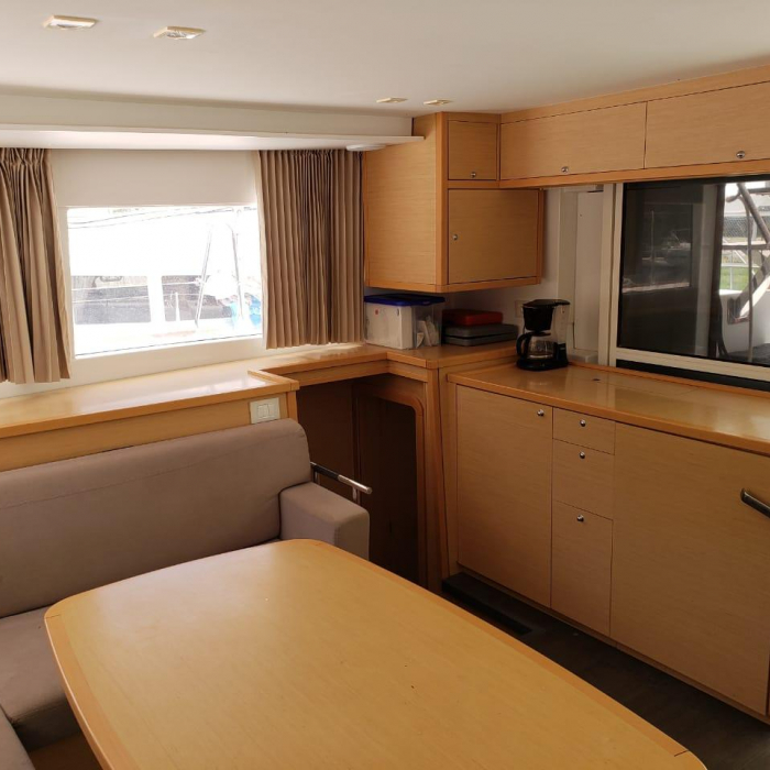 Belle | Lagoon 450 SporTop photo 3