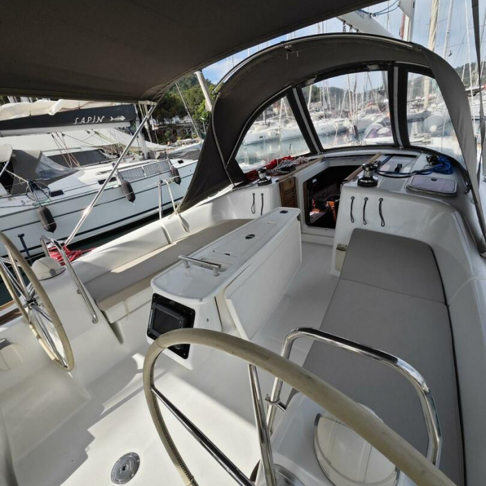 Violet | Oceanis 40 photo 1