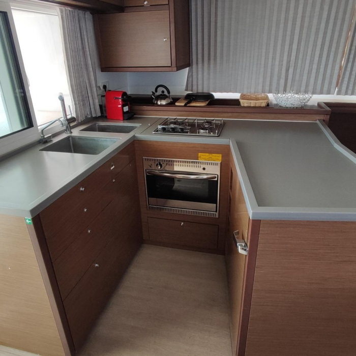 Alex Jr. | Lagoon 450 Flybridge photo 15