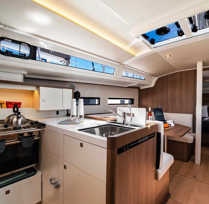 Myriana | Sun Odyssey 415 photo 8