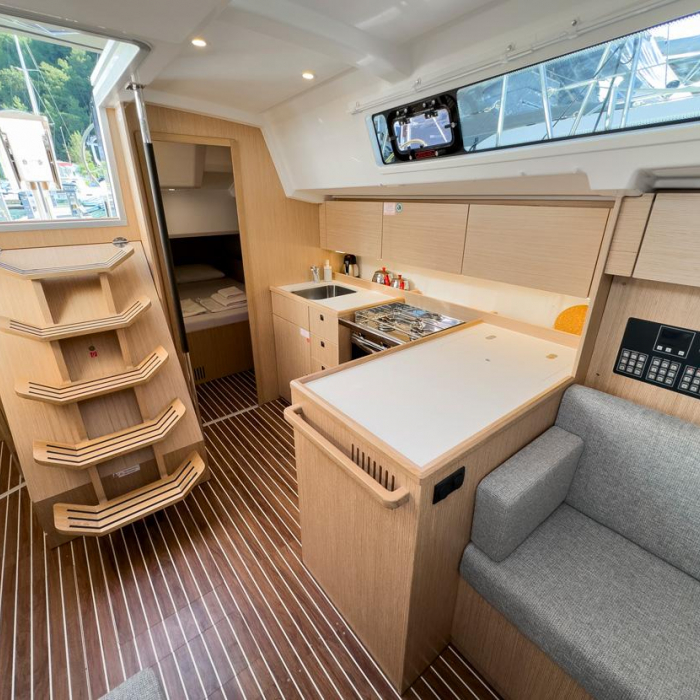 Arinna | Bavaria C38 photo 18