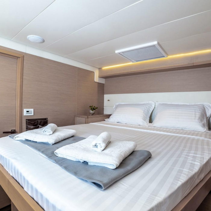 White Pearl | Lagoon 52 photo 15