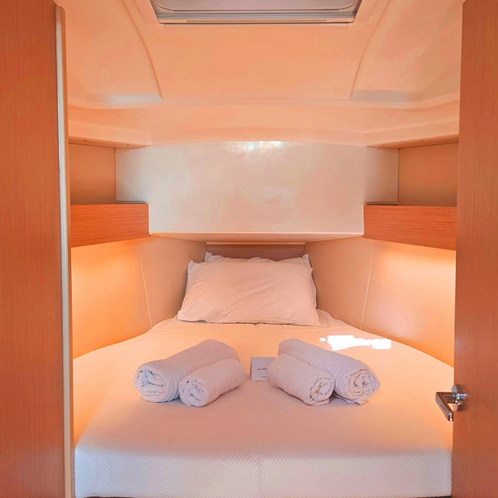 Lima | Oceanis 30.1 photo 4