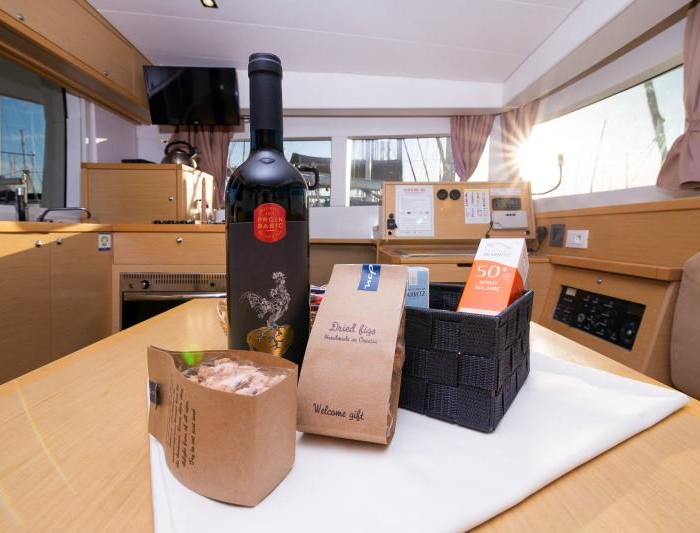 Bob Cat | Lagoon 39 2016 photo 11