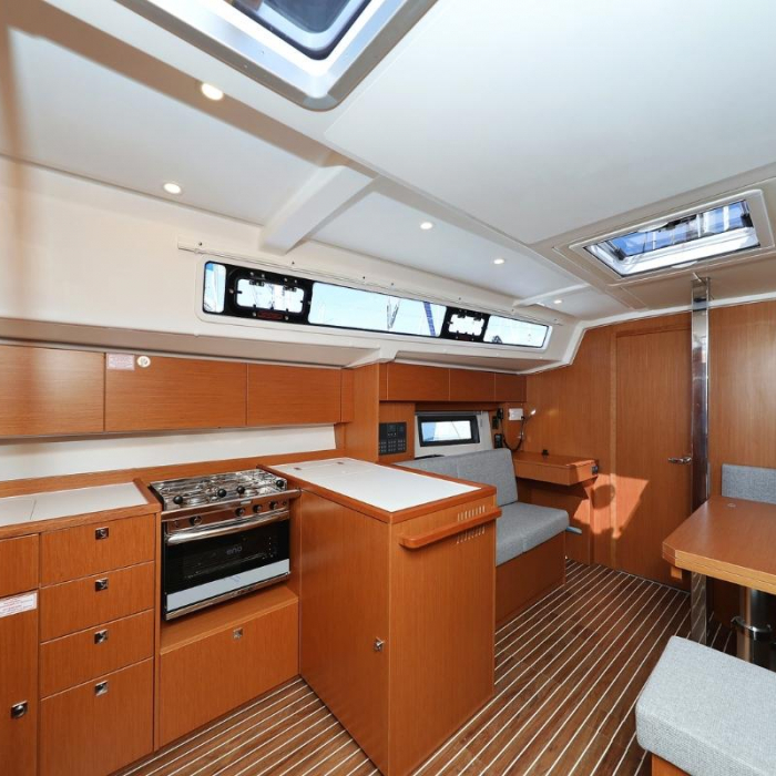 Lea | Bavaria C38 photo 10