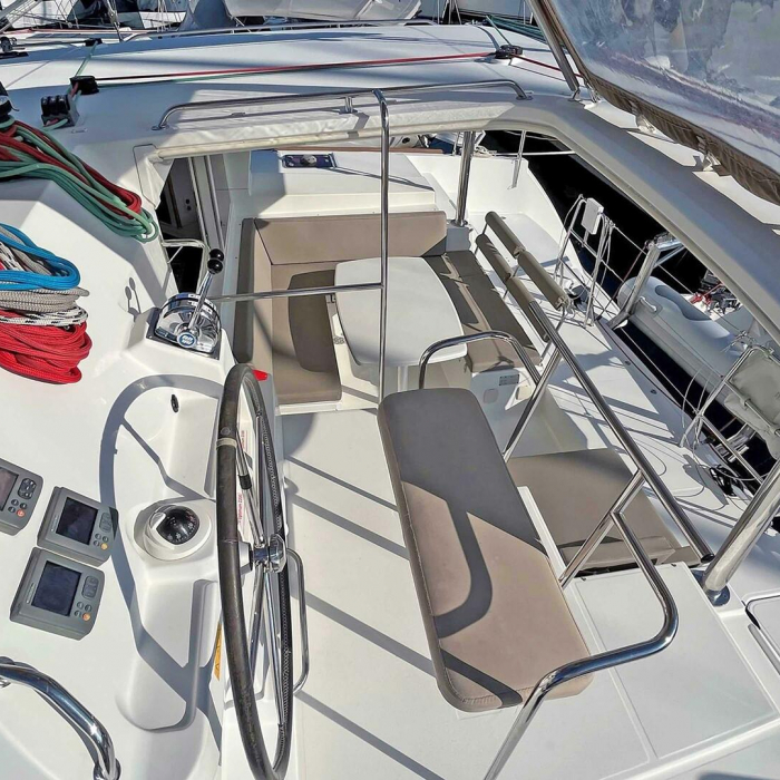 Jazz Point | Lagoon 400 photo 11