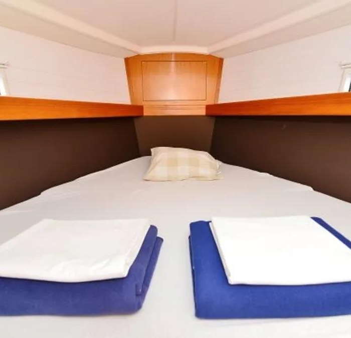 Blue Tone | Bavaria Cruiser 37 photo 5