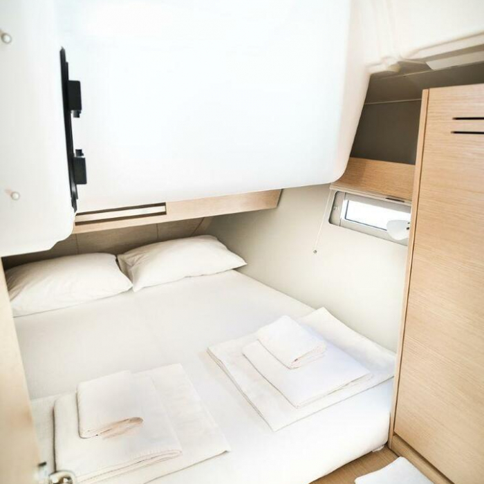 Paris | Dufour 390 photo 41