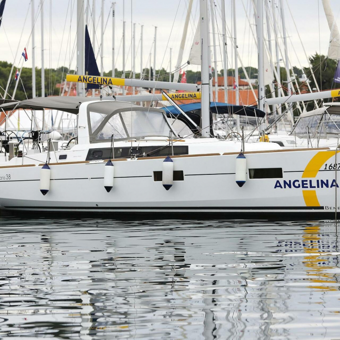 One | Oceanis 38 photo 23