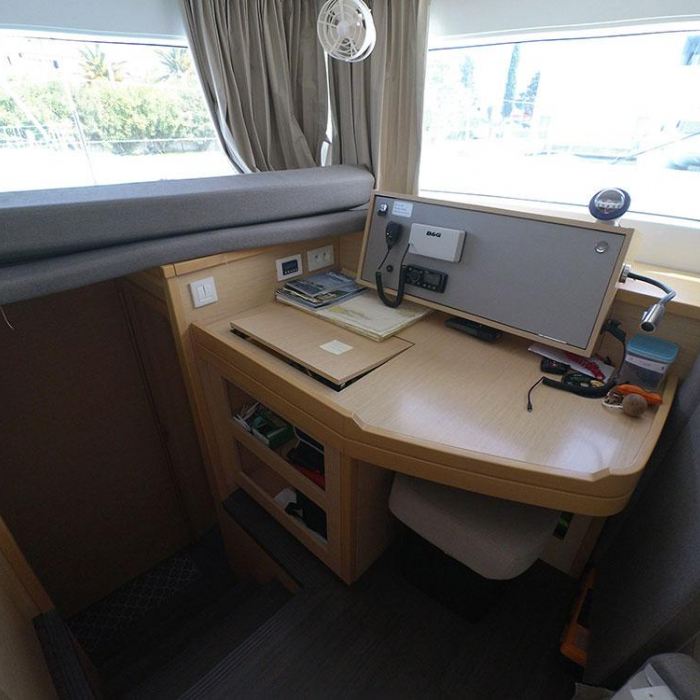 Belo | Lagoon 450 F photo 14