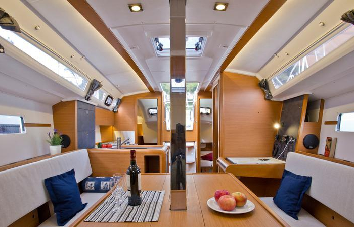 SheShe | Sun Odyssey 349 photo 9
