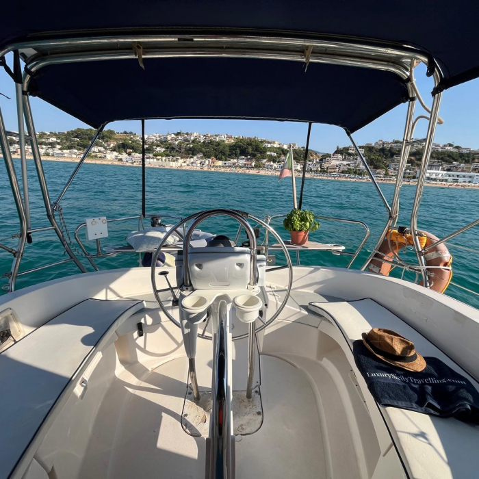 Cami 3 | Hunter 320 photo 1