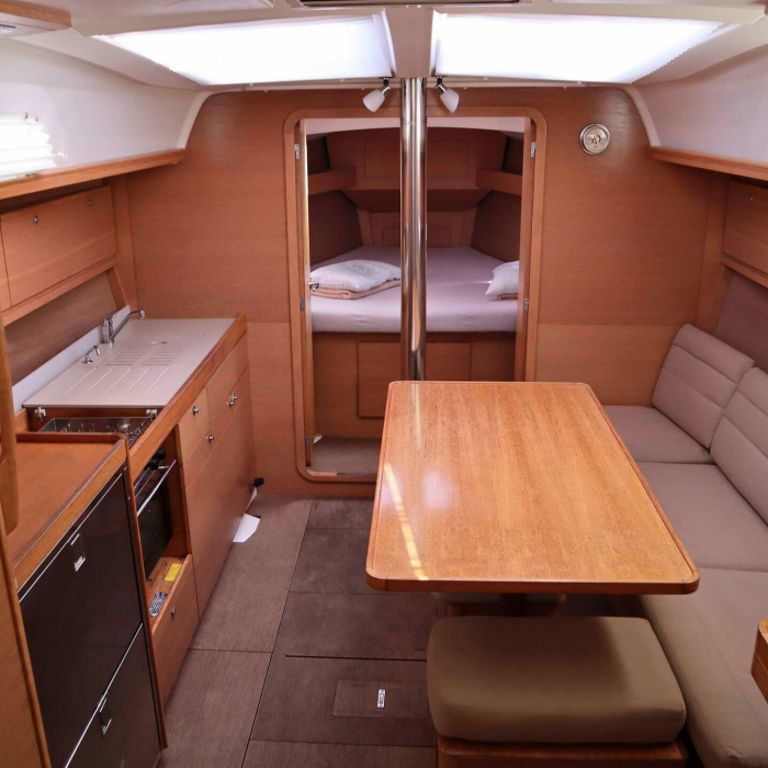  | Dufour 382 photo 8