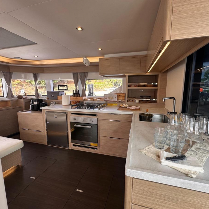 MAUI (PTP) | Lagoon 55 photo 31