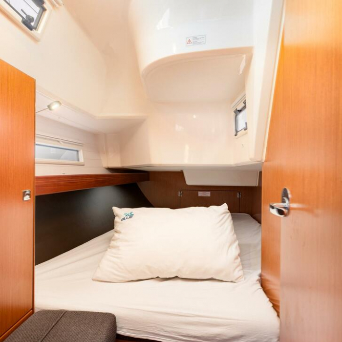 Fjaka | Bavaria Cruiser 37 photo 6