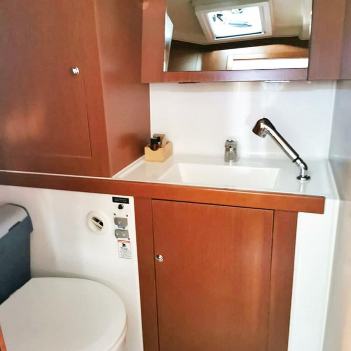 Office 2 | Oceanis 41.1 photo 3