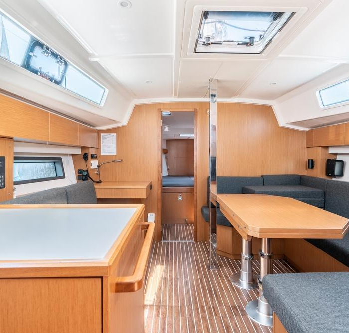 Avra | Bavaria C42 photo 6